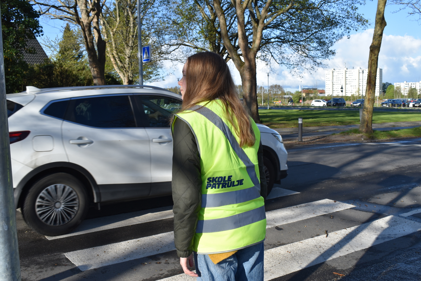 Skolepatrulje på arbejde foran Trongårdsskolen